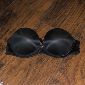 Black strapless bra